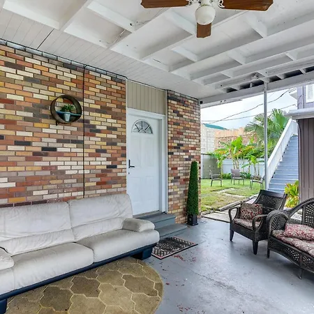 Galveston Vacation Rental - Walk To The Beach!